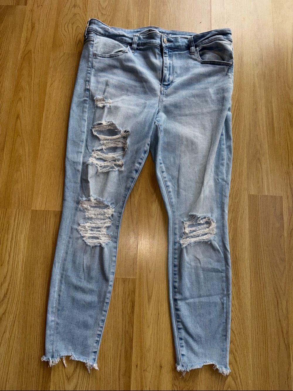 American Eagle Outfitters Light Blue Distressed Jeggings